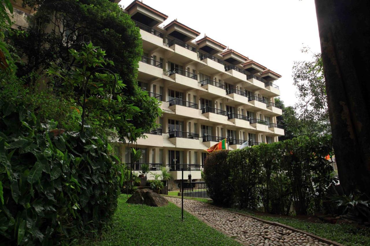 Thilanka Hotel Kandy Exterior foto