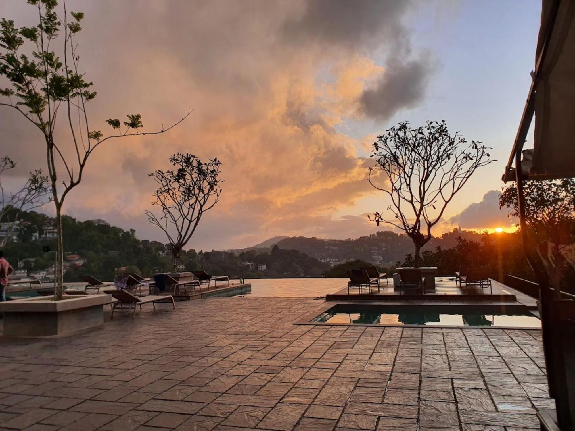 Thilanka Hotel Kandy Exterior foto