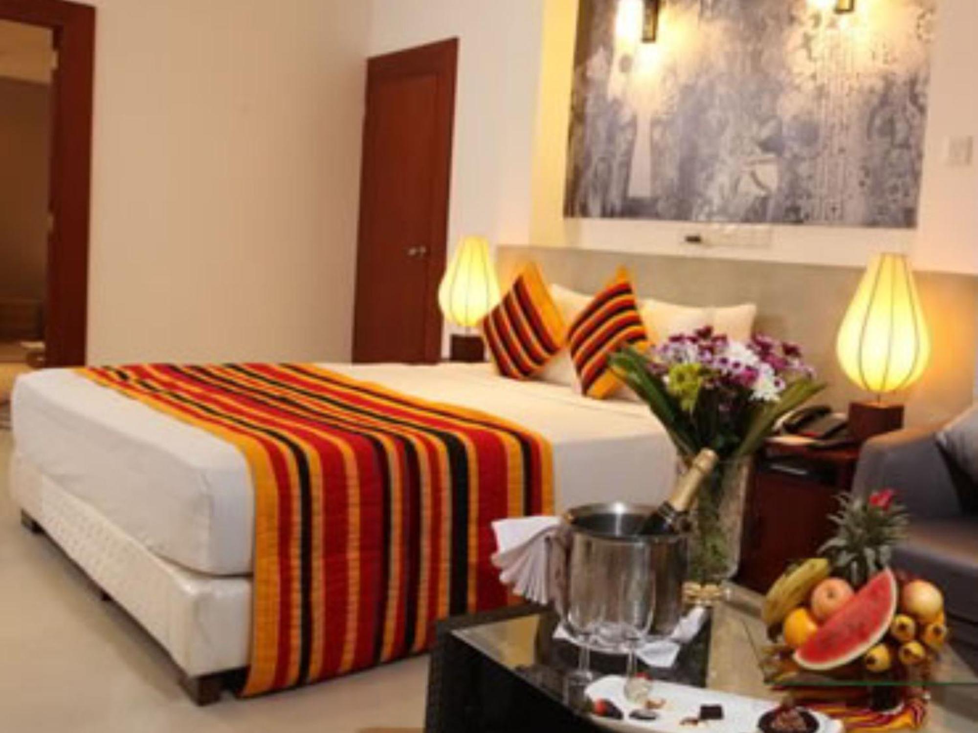 Thilanka Hotel Kandy Exterior foto