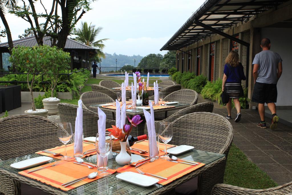 Thilanka Hotel Kandy Exterior foto